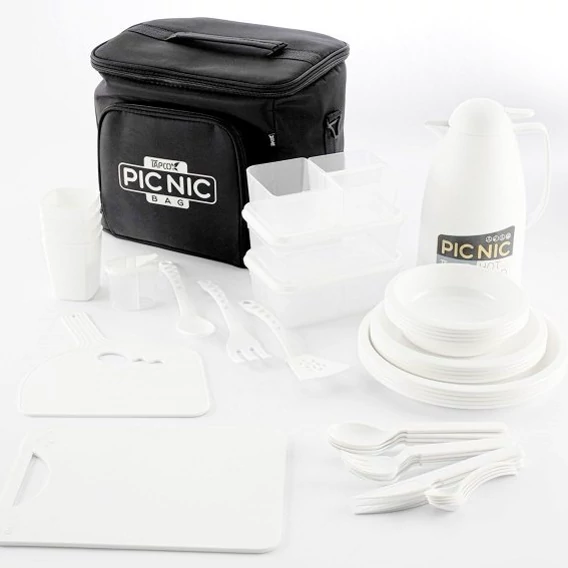 رنگ کیف مشکی و ظروف و فلاسک سفید رنگ هستند.